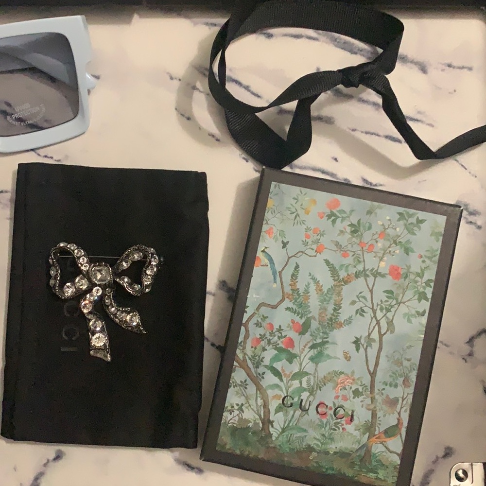 Gucci Bow Pin (Something New)